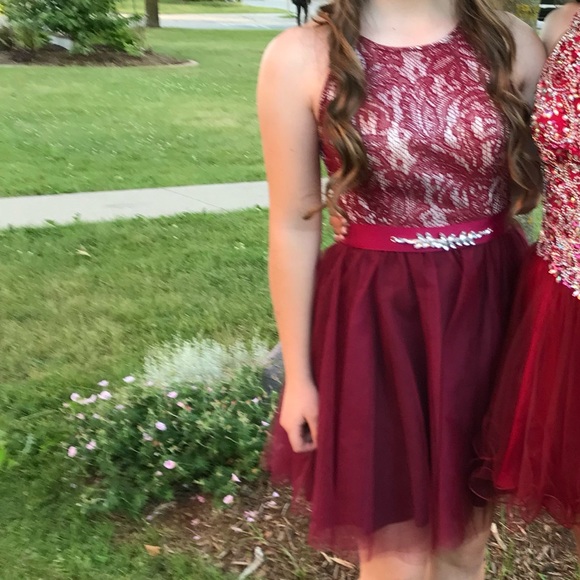Beautiful graduation dress! Very comfortable, perfect condition! - Picture 4 of 4